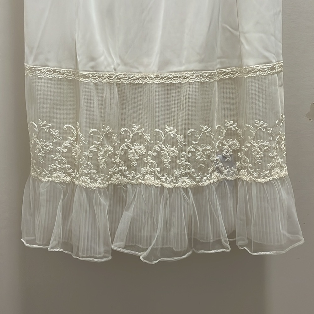 Vintage Ivory Slip - Picture 4 of 12